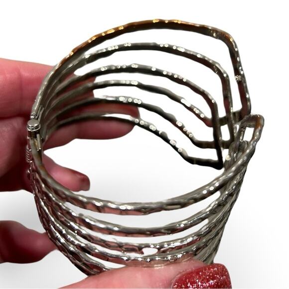 LOT OF 2 Hinged Cuff Bracelets 8.5" Hammered Metal Chunky Costume Stacked - Picture 3 of 4